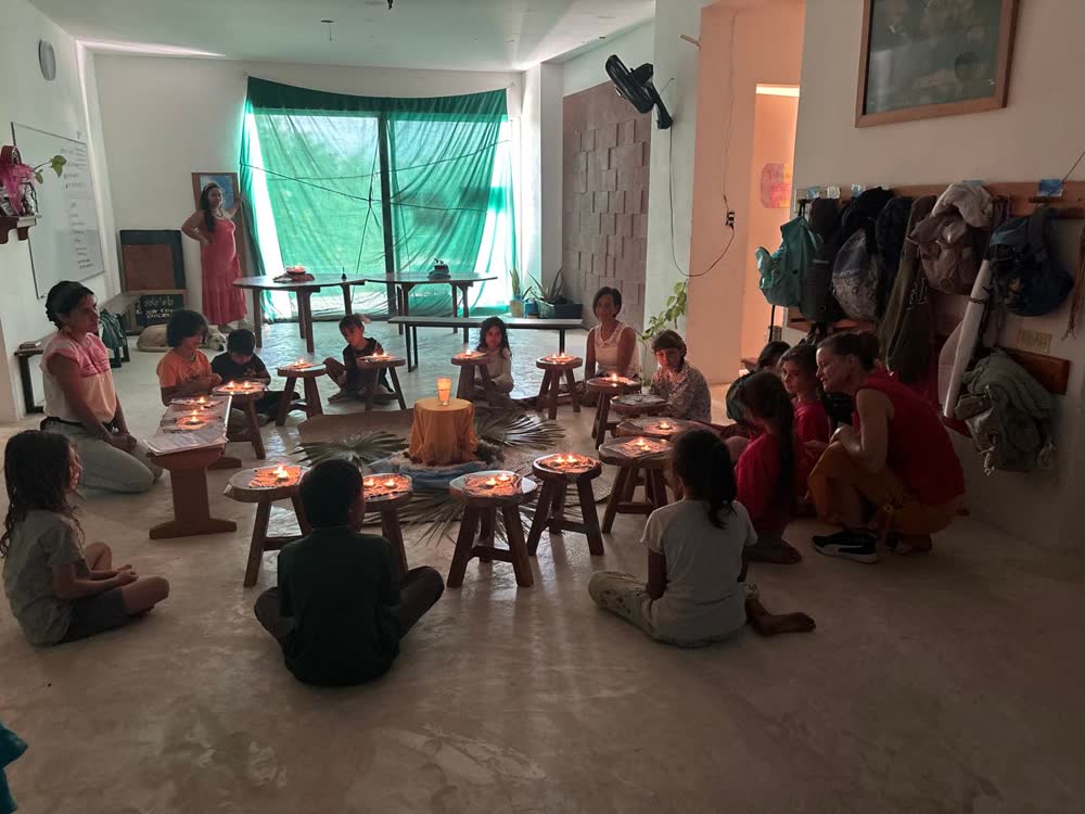 Ninos de Yoolo'ob en actividad al aire libre